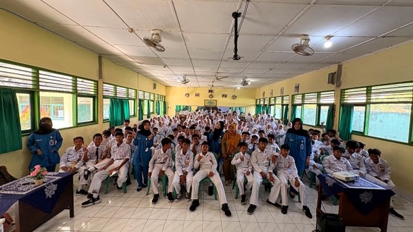 Edukasi Gizi Seimbang dan Pencegahan Anemia, Mahasiswa Gizi UAD Gelar Program GENZI di SMPN 3 Berbah